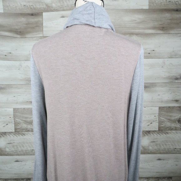 Chico's* Women's Long Sleeve Cowl Neck Asymmetrical Abstract‎ Hem Blouse~ Size 1 - Picture 5 of 15